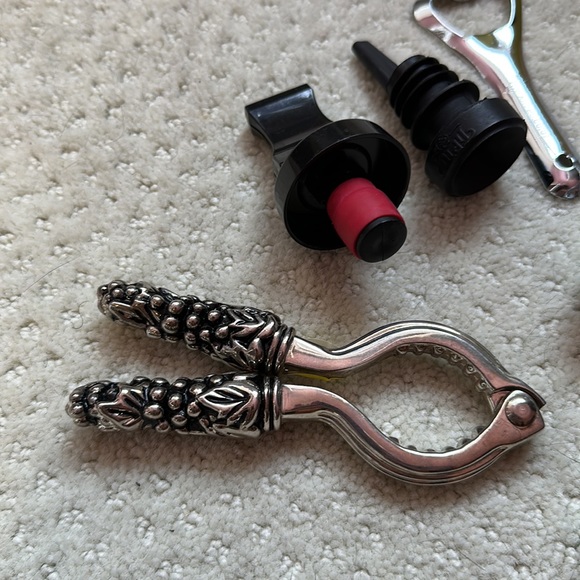 Variety of Bottle Openers and Stopper/Pourer - Picture 3 of 6
